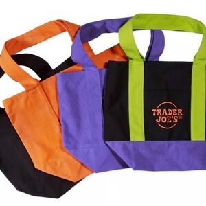 Trader Joe's Reusable Tote Bags Set / Quantity 4 /  NWT / Last Set